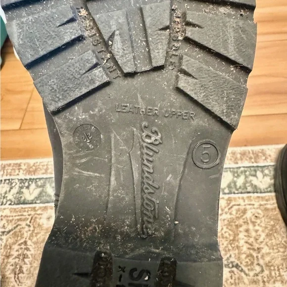 Blundstones - Black Leather Chelsea Boots - Picture 4 of 5